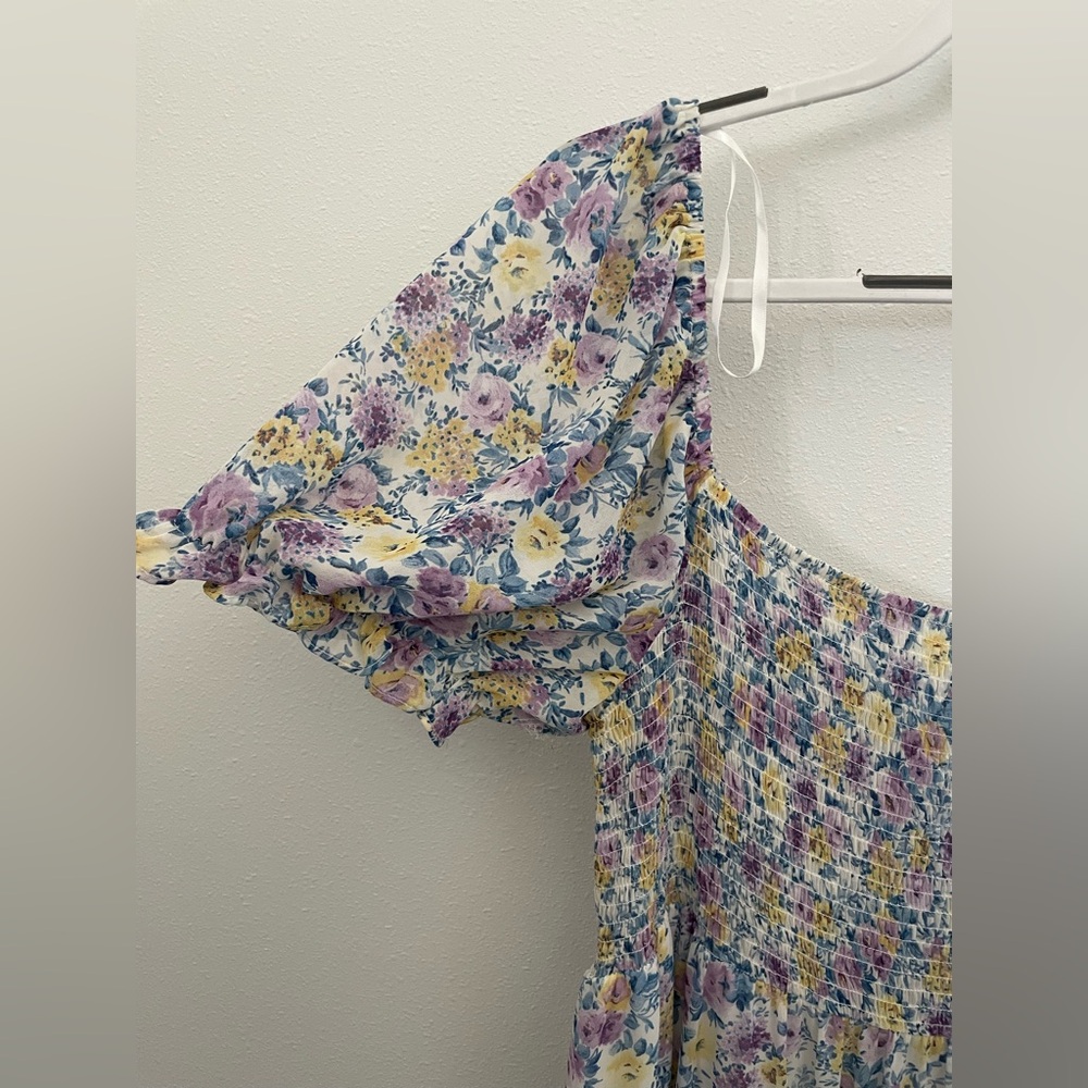 Floral Maxi Dress with Puffed Sleeves- Size 14 - Picture 4 of 8